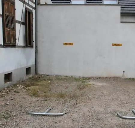 Saint Florent Parking Prive *