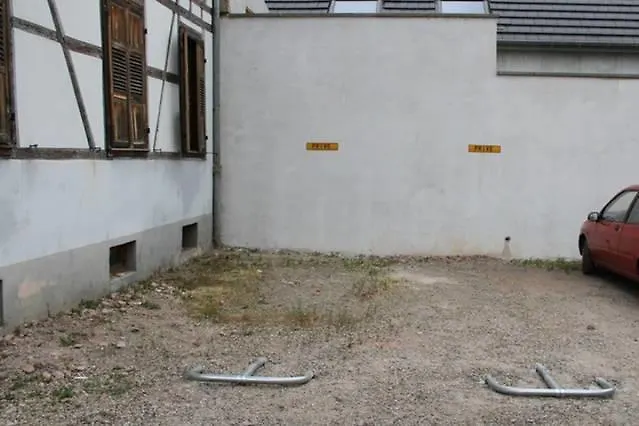 Saint Florent Parking Prive *